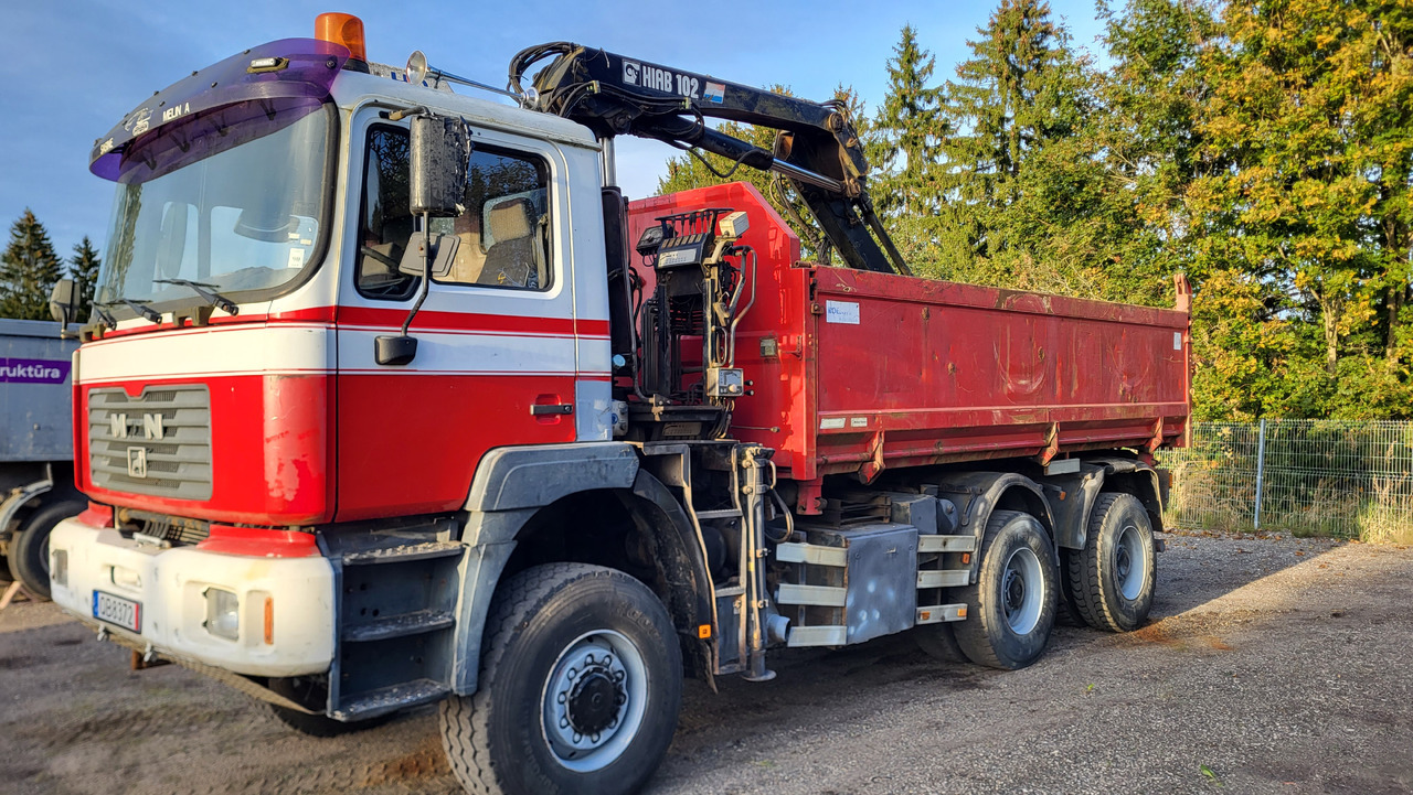 MAN 33.414 6X6 HIAB 102 33.414 - Autocarro ribaltabile: foto 1 MAN 33.414 6X6 HIAB 102 33.414 - Autocarro ribaltabile: foto 1