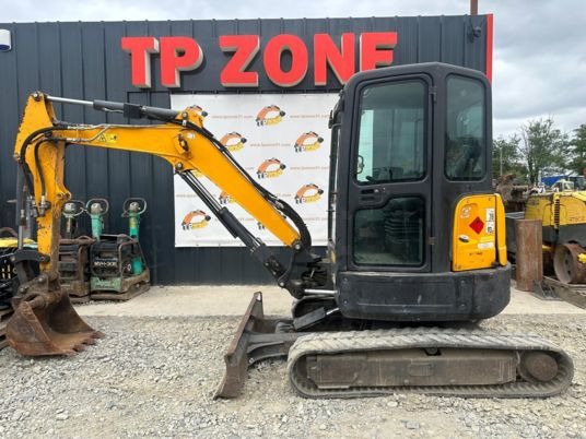 Bobcat E35 Cabine à 23 500 € HT - Miniescavatore: foto 2 Bobcat E35 Cabine à 23 500 € HT - Miniescavatore: foto 2