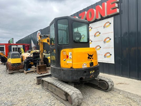 Bobcat E35 Cabine à 23 500 € HT - Miniescavatore: foto 4 Bobcat E35 Cabine à 23 500 € HT - Miniescavatore: foto 4