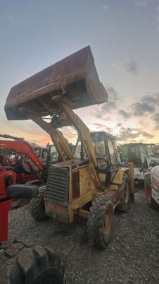 Caterpillar 428 à 13500 € HT - Terna: foto 5 Caterpillar 428 à 13500 € HT - Terna: foto 5