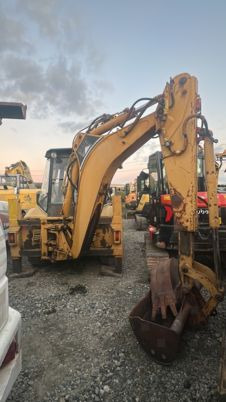 Caterpillar 428 à 13500 € HT - Terna: foto 3 Caterpillar 428 à 13500 € HT - Terna: foto 3