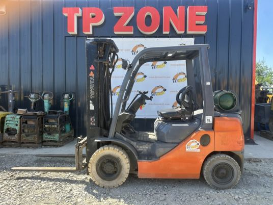 Toyota Tonéro 2t5 à 9900 € HT - Carrello elevatore a gas: foto 4 Toyota Tonéro 2t5 à 9900 € HT - Carrello elevatore a gas: foto 4
