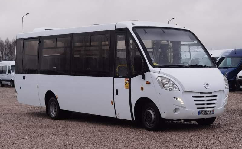 Iveco Kapena Thesi 34 EURO V *daily*wing*mediano - Autobus extraurbano: foto 1 Iveco Kapena Thesi 34 EURO V *daily*wing*mediano - Autobus extraurbano: foto 1