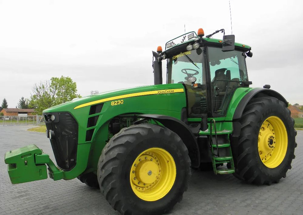 John Deere 8230 POWERSHIFT , Amortyzowna przednia os, Nie Malowany , Stan Bardzo Dobry - Trattore: foto 1 John Deere 8230 POWERSHIFT , Amortyzowna przednia os, Nie Malowany , Stan Bardzo Dobry - Trattore: foto 1