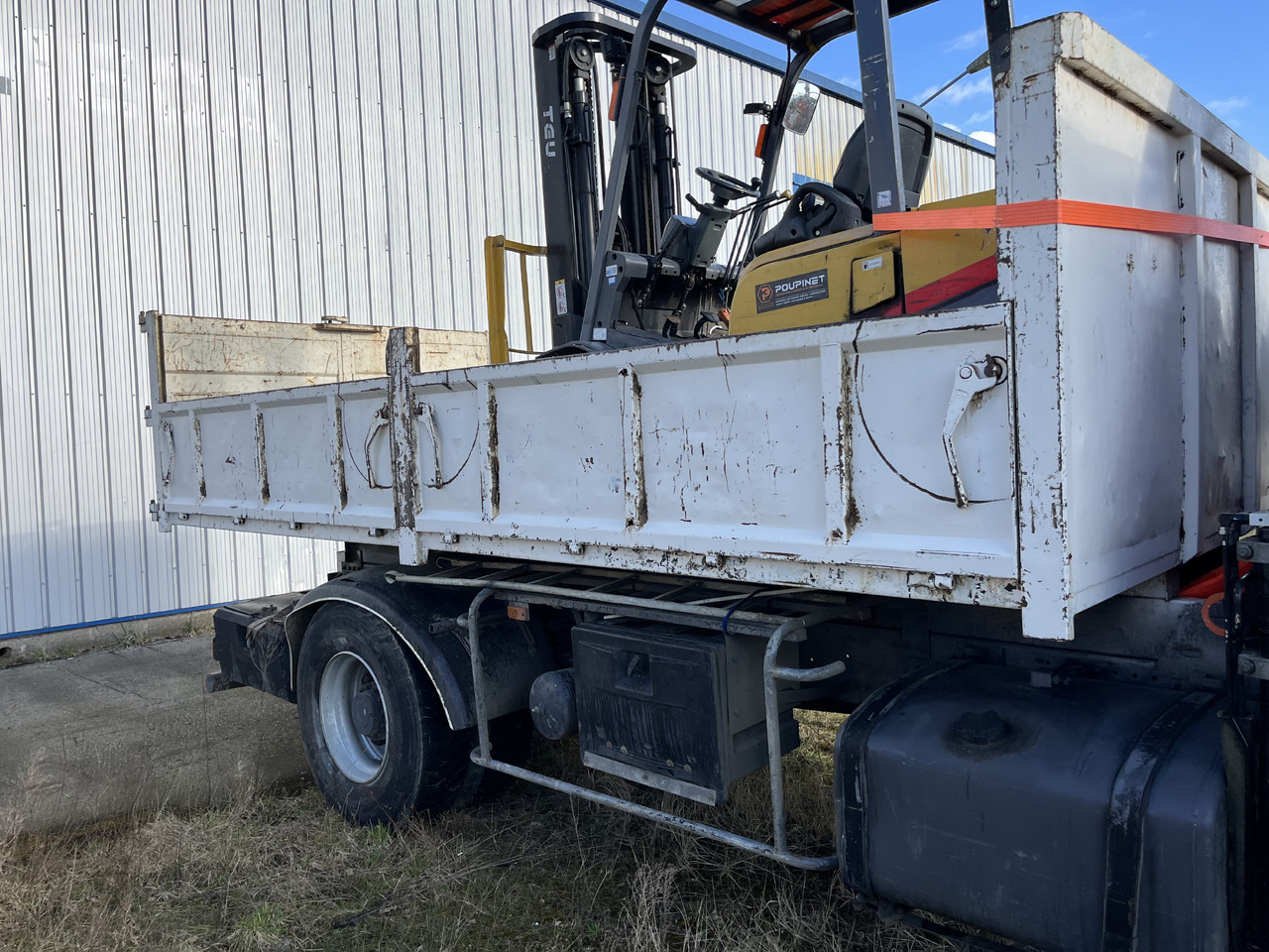 RENAULT Kerax 370dci 4x2 19T benne grue - Autocarro ribaltabile, Camion con gru: foto 3 RENAULT Kerax 370dci 4x2 19T benne grue - Autocarro ribaltabile, Camion con gru: foto 3