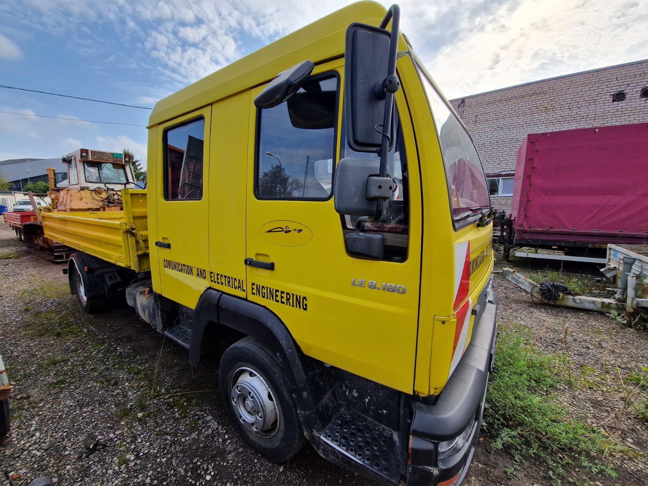 MAN Le 8.180 - Autocarro ribaltabile: foto 3 MAN Le 8.180 - Autocarro ribaltabile: foto 3