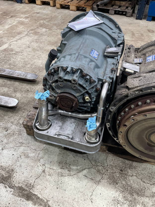 ZF ZF Ölkühler Wärmetauscher Getriebeölkühler Ecolife 6AP 1400 1700  - Radiatore olio per Autobus: foto 4 ZF ZF Ölkühler Wärmetauscher Getriebeölkühler Ecolife 6AP 1400 1700  - Radiatore olio per Autobus: foto 4