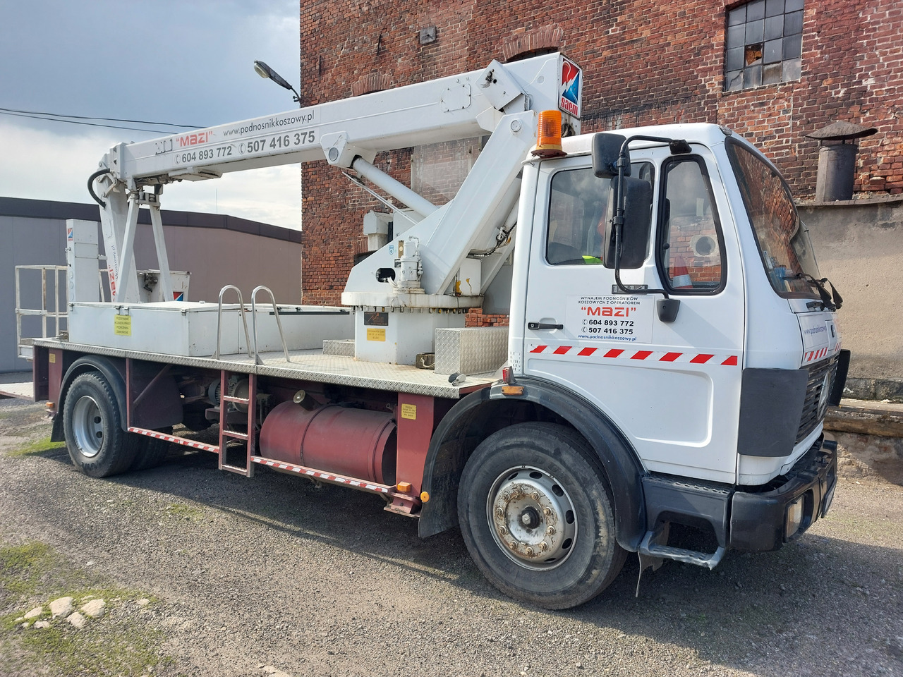 Wumag Mercedes 1414, 400V Wumag WT220 hydraulik - Piattaforma autocarrata: foto 1 Wumag Mercedes 1414, 400V Wumag WT220 hydraulik - Piattaforma autocarrata: foto 1