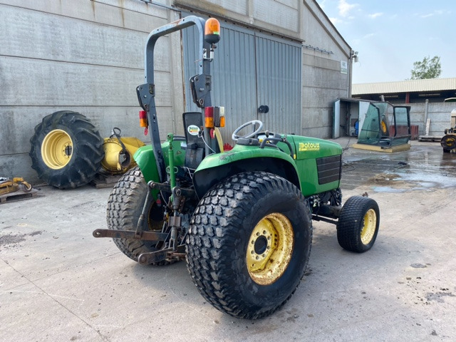 JOHN DEERE 4710 - Trattore: foto 4 JOHN DEERE 4710 - Trattore: foto 4