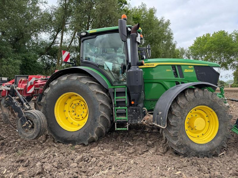 JOHN DEERE 6R250 - Trattore: foto 1 JOHN DEERE 6R250 - Trattore: foto 1
