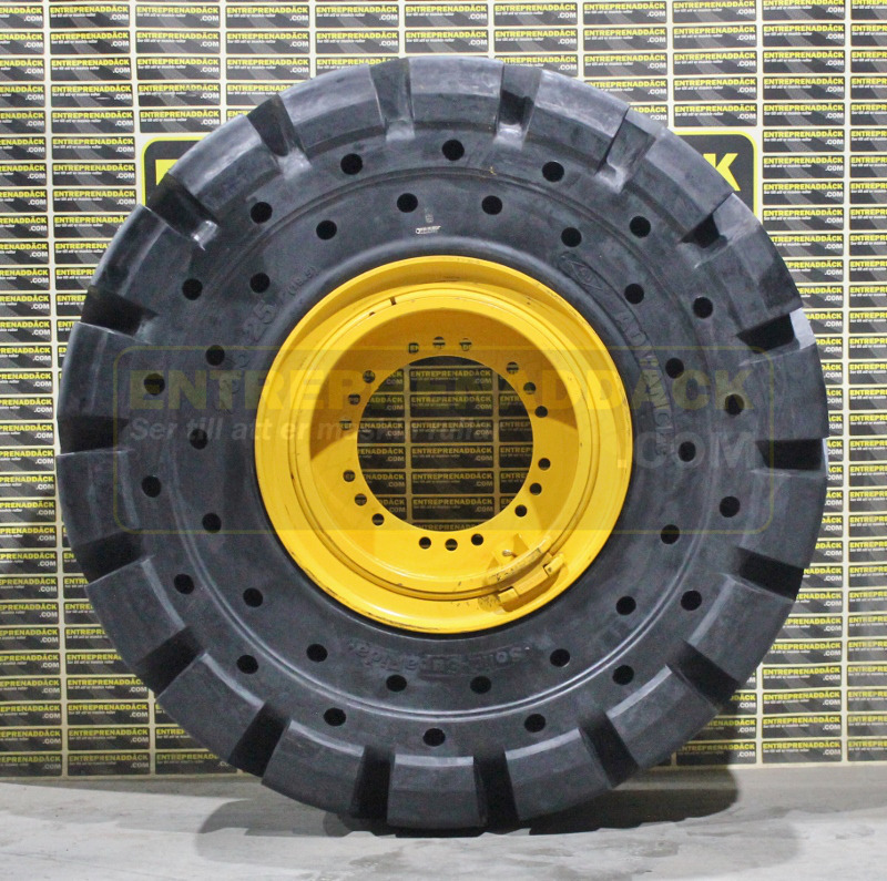 Complete solid wheels 26.5-25 on rims for Volvo L110/L120E - Pala gommata: foto 4 Complete solid wheels 26.5-25 on rims for Volvo L110/L120E - Pala gommata: foto 4