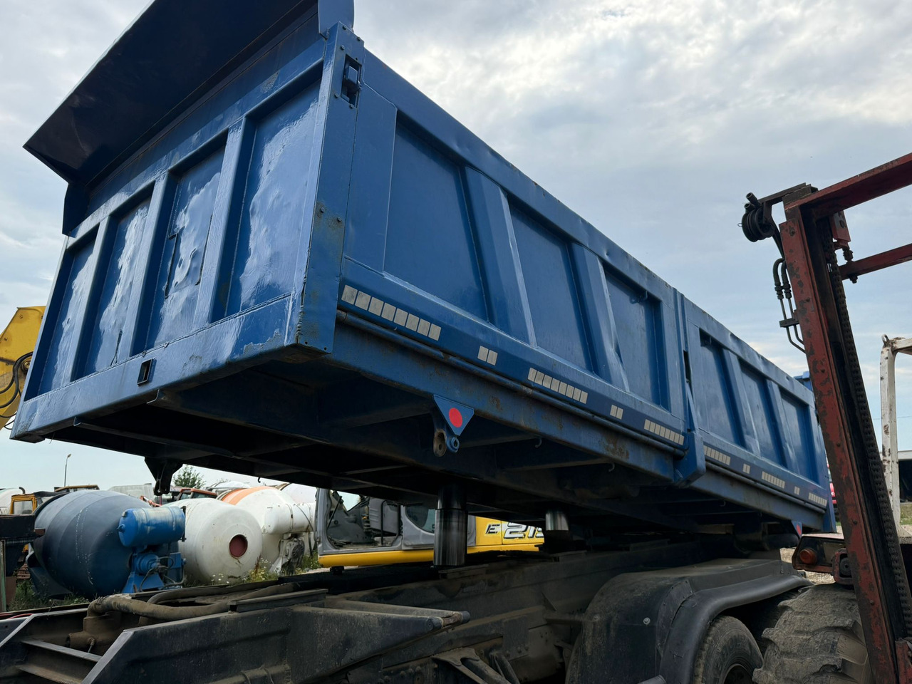 MEILLER TIPPING BUCKET - Cassone ribaltabile: foto 4 MEILLER TIPPING BUCKET - Cassone ribaltabile: foto 4