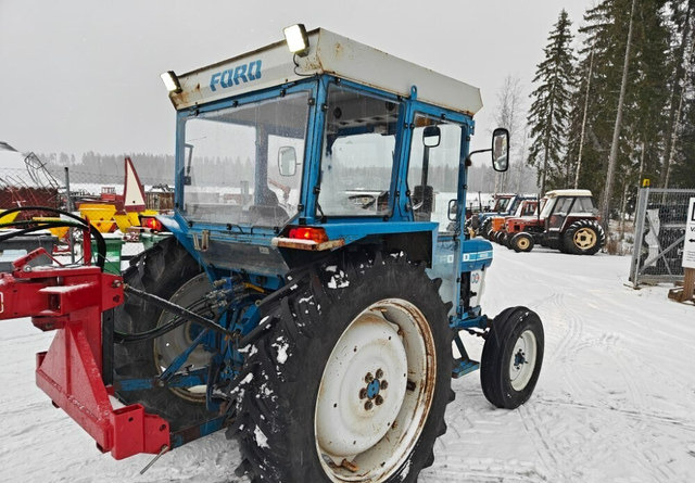 Ford 4110 traktori - Katso video! - Trattore: foto 4 Ford 4110 traktori - Katso video! - Trattore: foto 4