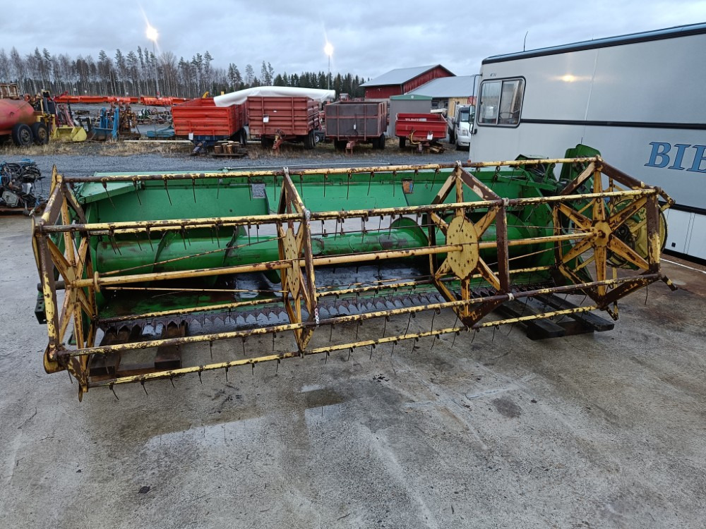 JOHN DEERE Leikkuupöytä 12 jalkaa / 360cm - Barra di taglio per grano: foto 2 JOHN DEERE Leikkuupöytä 12 jalkaa / 360cm - Barra di taglio per grano: foto 2