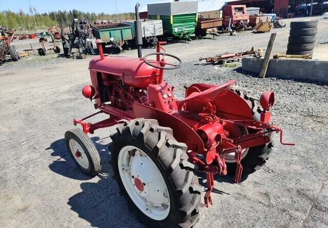 Massey Harris Traktori - bensiini - Trattore: foto 4 Massey Harris Traktori - bensiini - Trattore: foto 4