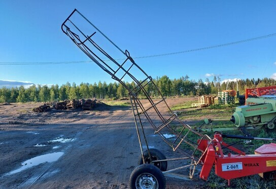 Paalirata - sivulle heittävä - Pressa quadra: foto 1 Paalirata - sivulle heittävä - Pressa quadra: foto 1