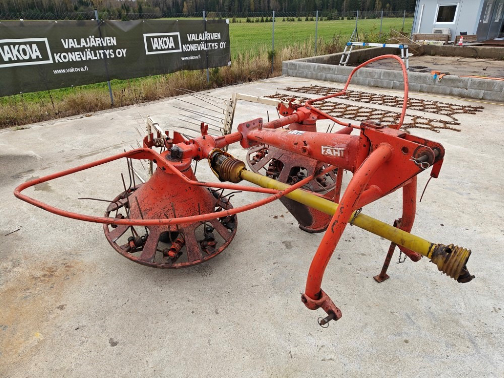 Pyöröharavapöyhin Fahr KU25 karhottimilla Ratasvetoinen harvinainen kone, katso video! - Voltafieno: foto 2 Pyöröharavapöyhin Fahr KU25 karhottimilla Ratasvetoinen harvinainen kone, katso video! - Voltafieno: foto 2