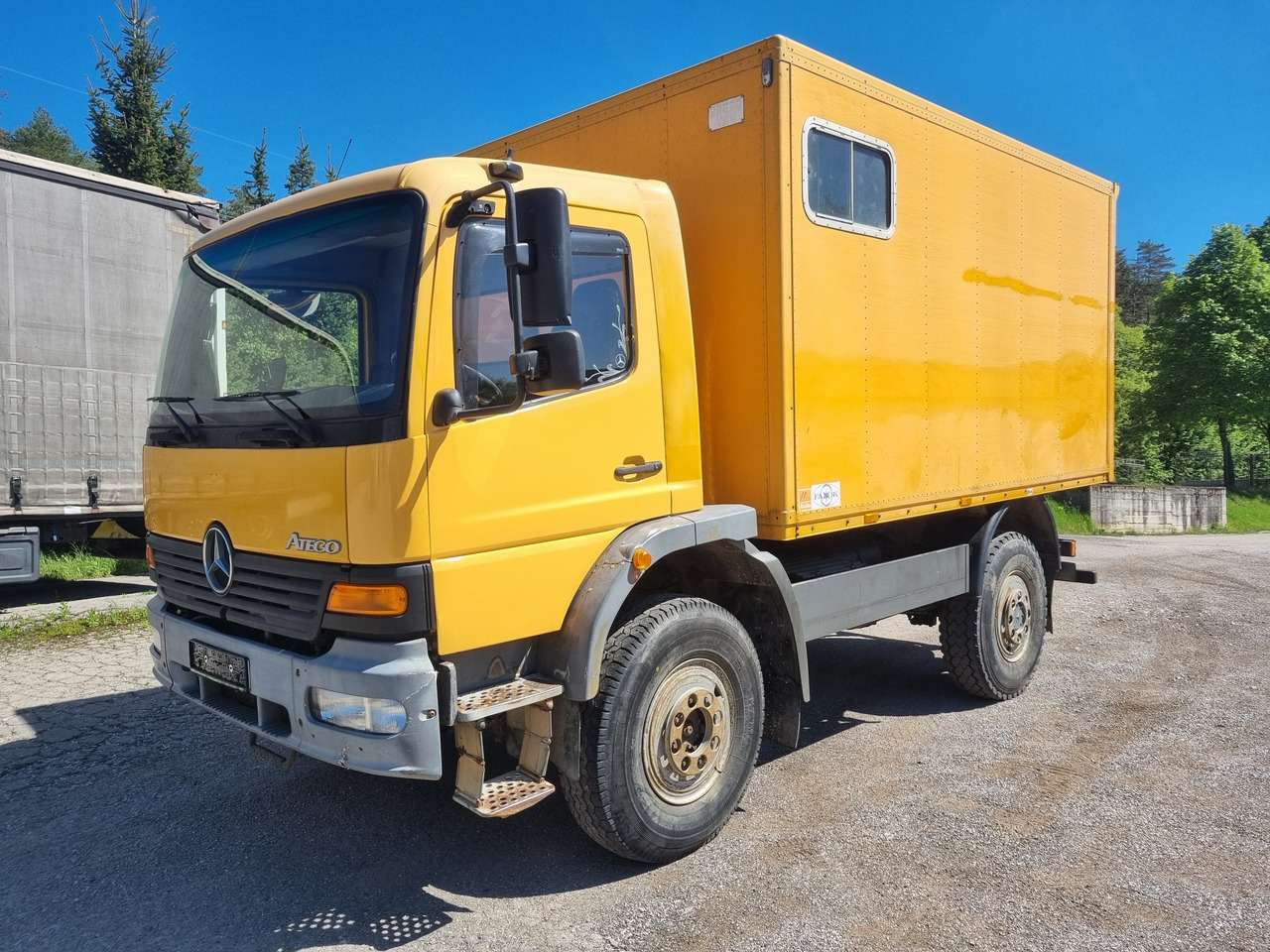 MERCEDES-BENZ ATEGO 1017 4x4 BOX + PTO - Autocarro furgonato: foto 1 MERCEDES-BENZ ATEGO 1017 4x4 BOX + PTO - Autocarro furgonato: foto 1