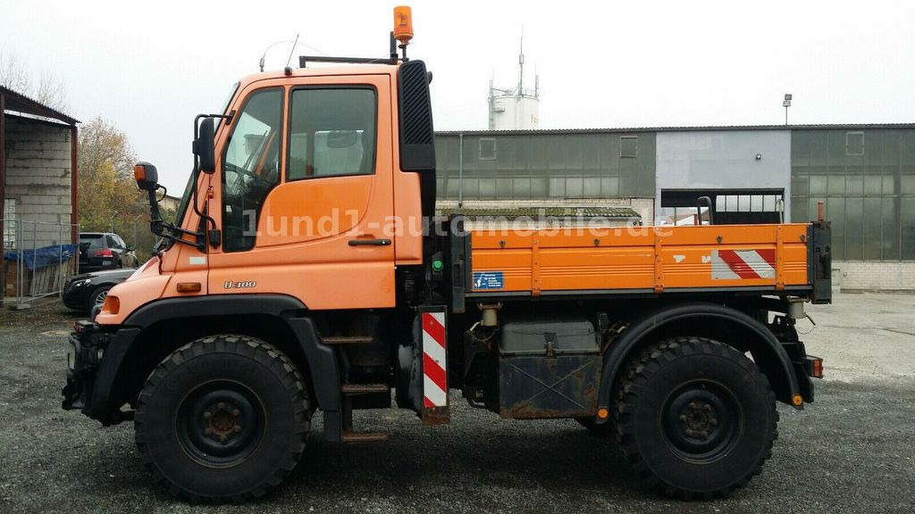 Mercedes-Benz Unimog U 300 Kipper Zugmaschine Kommunalhydraulik U 500 400 U 300 Kipper Zugmaschine Kommunalhydraulik U 500 400 - Veicolo speciale/ Comunale: foto 5 Mercedes-Benz Unimog U 300 Kipper Zugmaschine Kommunalhydraulik U 500 400 U 300 Kipper Zugmaschine Kommunalhydraulik U 500 400 - Veicolo speciale/ Comunale: foto 5