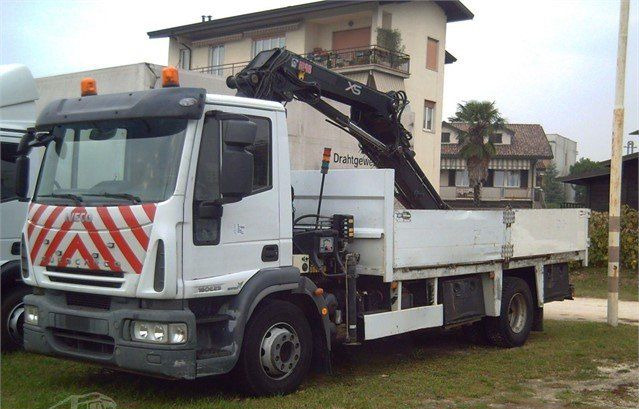 Iveco EUROCARGOeurocargo 160e25 - Autocarro con pianale/ Cassone fisso, Camion con gru: foto 1 Iveco EUROCARGOeurocargo 160e25 - Autocarro con pianale/ Cassone fisso, Camion con gru: foto 1