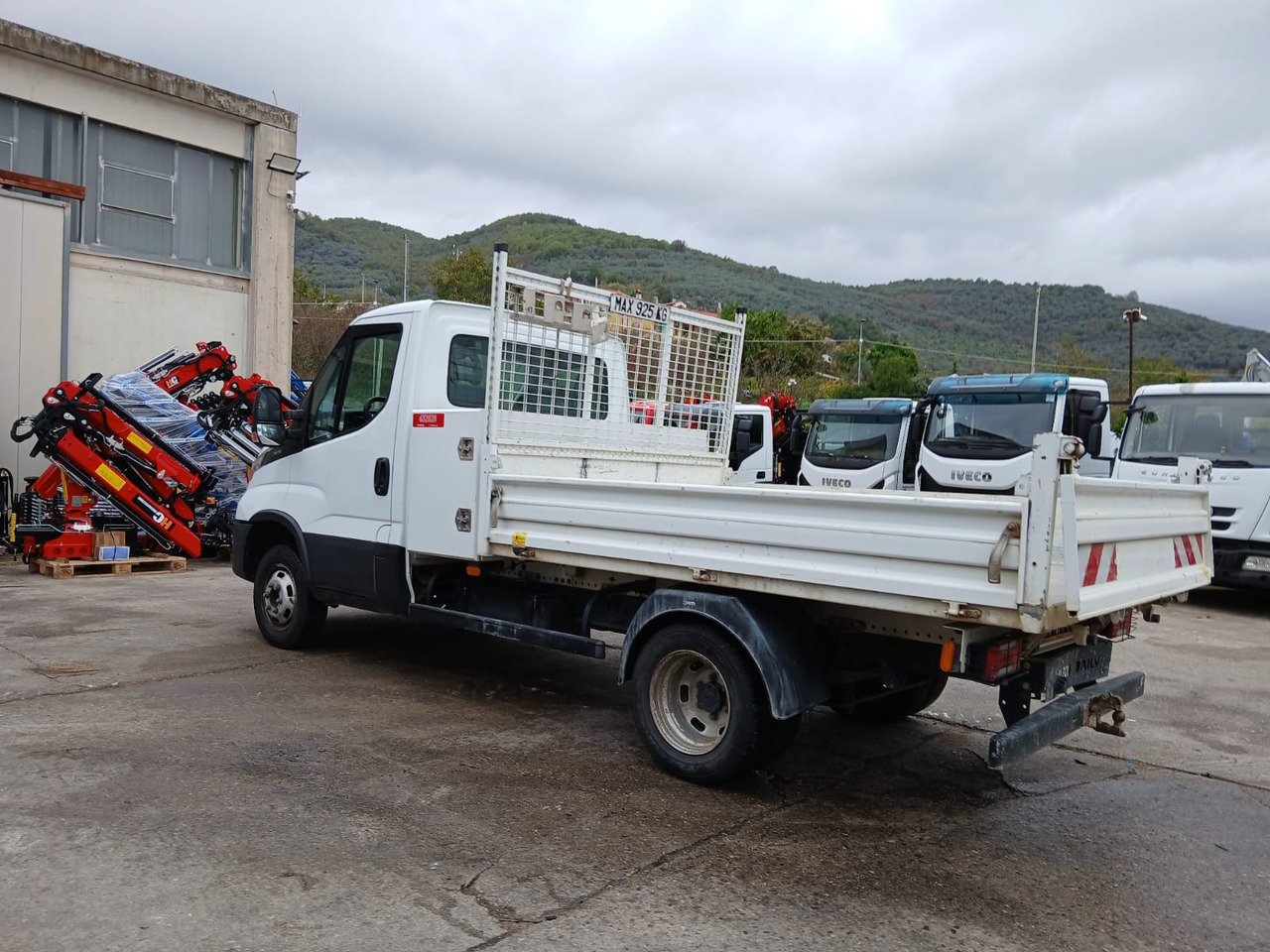 IVECO DAILY 35-120 - Camion con gru: foto 5 IVECO DAILY 35-120 - Camion con gru: foto 5