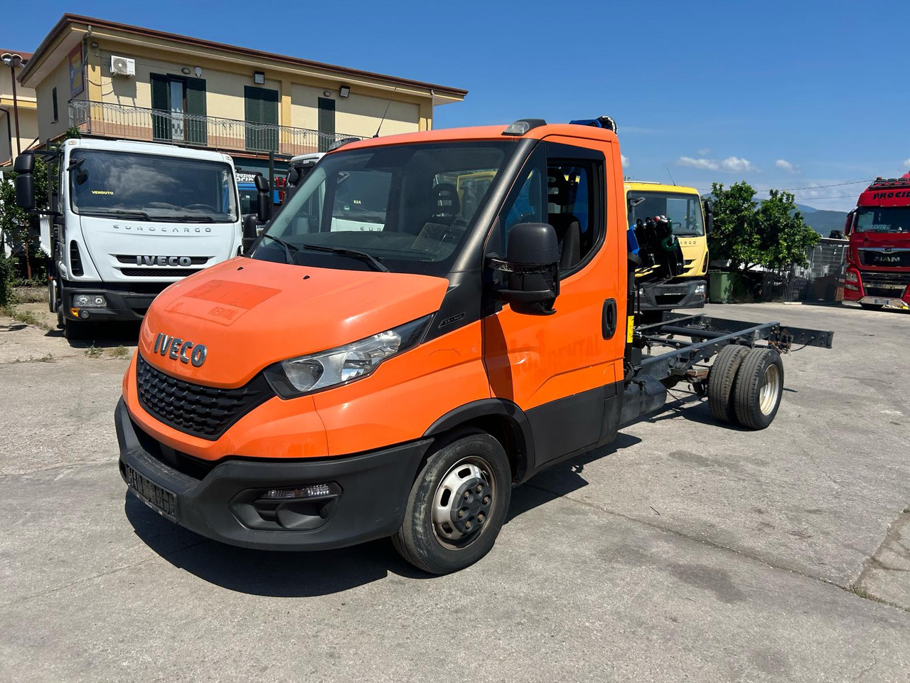 IVECO DAILY 35-140 - Camion con gru: foto 5 IVECO DAILY 35-140 - Camion con gru: foto 5