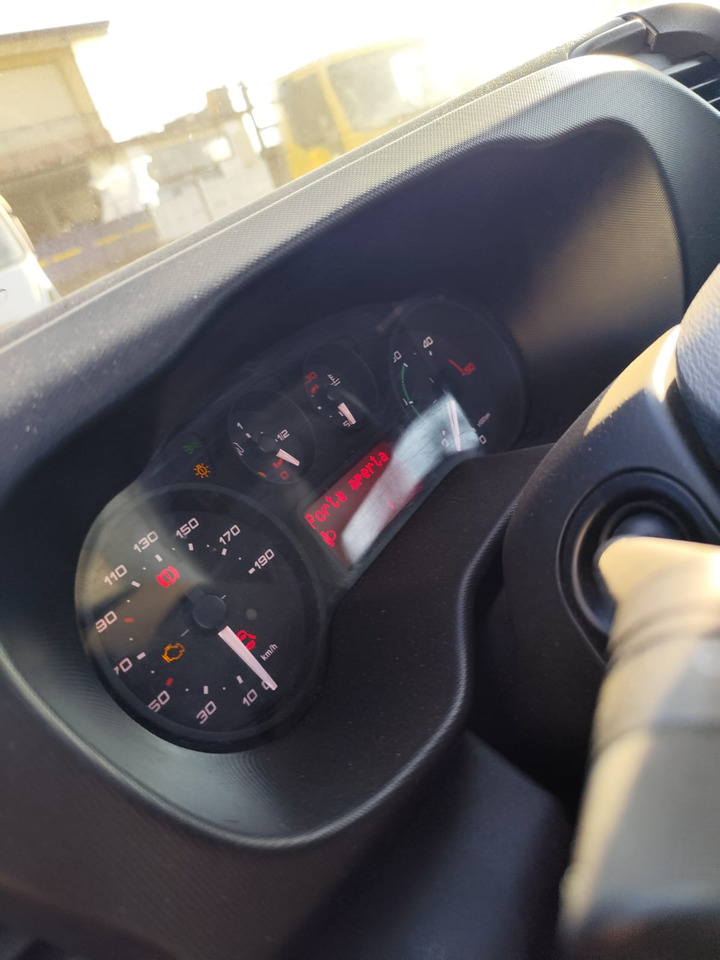 IVECO DAILY 35C15 - Camion con gru, Furgone ribaltabile: foto 4 IVECO DAILY 35C15 - Camion con gru, Furgone ribaltabile: foto 4