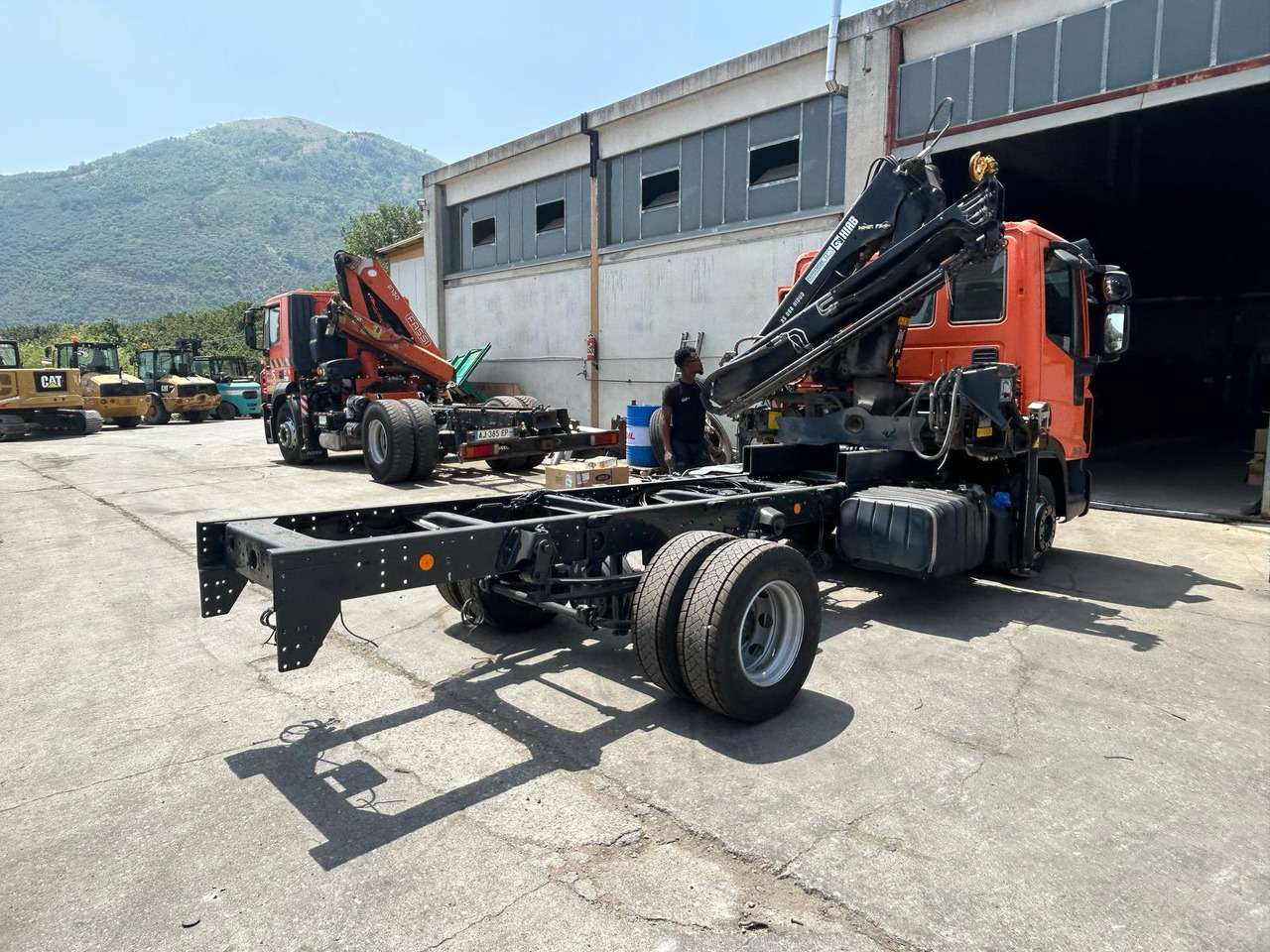 IVECO EUROCARGO 120-190L - Camion con gru: foto 4 IVECO EUROCARGO 120-190L - Camion con gru: foto 4