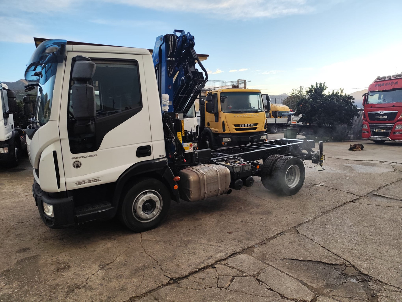 Camion con gru, Autocarro ribaltabile IVECO EUROCARGO 120-210: foto 35 Camion con gru, Autocarro ribaltabile IVECO EUROCARGO 120-210: foto 35