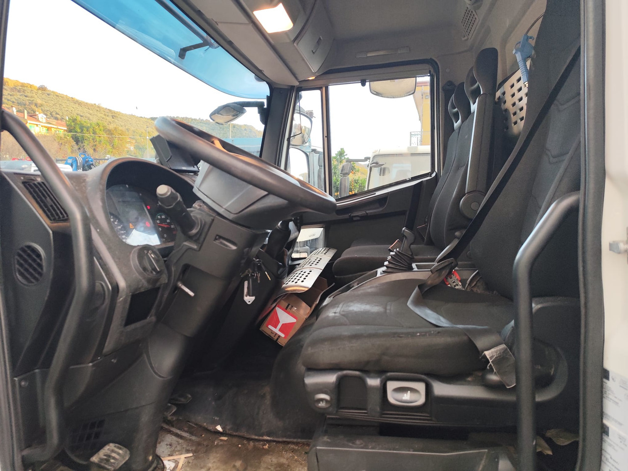 Camion con gru, Autocarro ribaltabile IVECO EUROCARGO 120-210: foto 7 Camion con gru, Autocarro ribaltabile IVECO EUROCARGO 120-210: foto 7