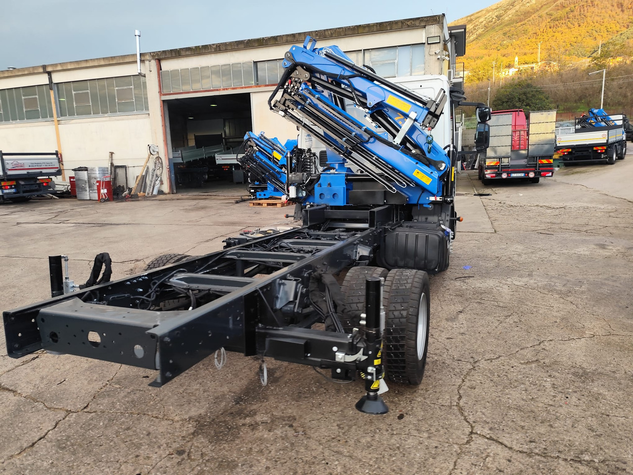 Camion con gru, Autocarro ribaltabile IVECO EUROCARGO 120-210: foto 17 Camion con gru, Autocarro ribaltabile IVECO EUROCARGO 120-210: foto 17