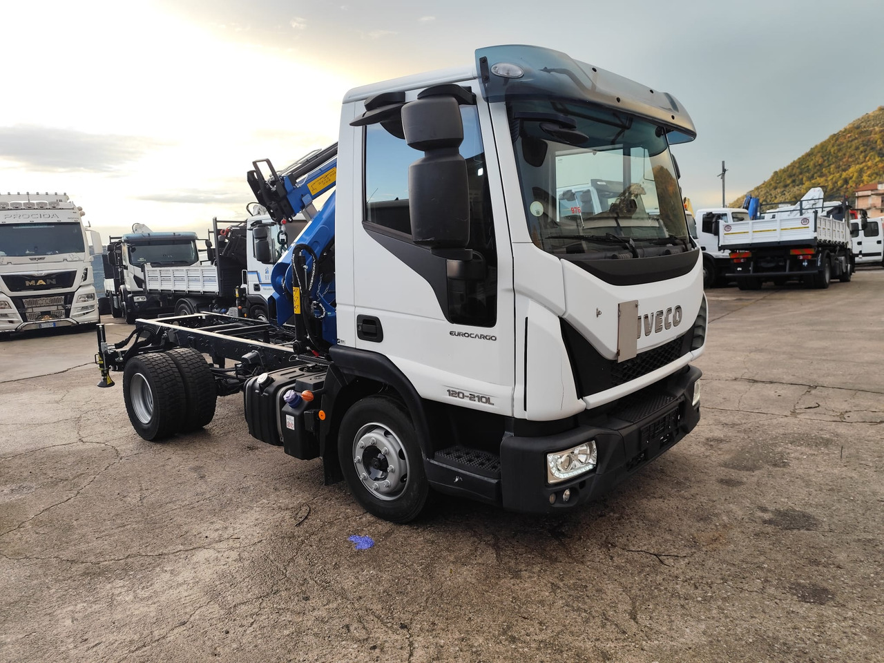 Camion con gru, Autocarro ribaltabile IVECO EUROCARGO 120-210: foto 46 Camion con gru, Autocarro ribaltabile IVECO EUROCARGO 120-210: foto 46