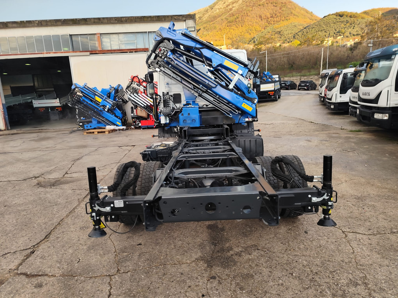 Camion con gru, Autocarro ribaltabile IVECO EUROCARGO 120-210: foto 22 Camion con gru, Autocarro ribaltabile IVECO EUROCARGO 120-210: foto 22