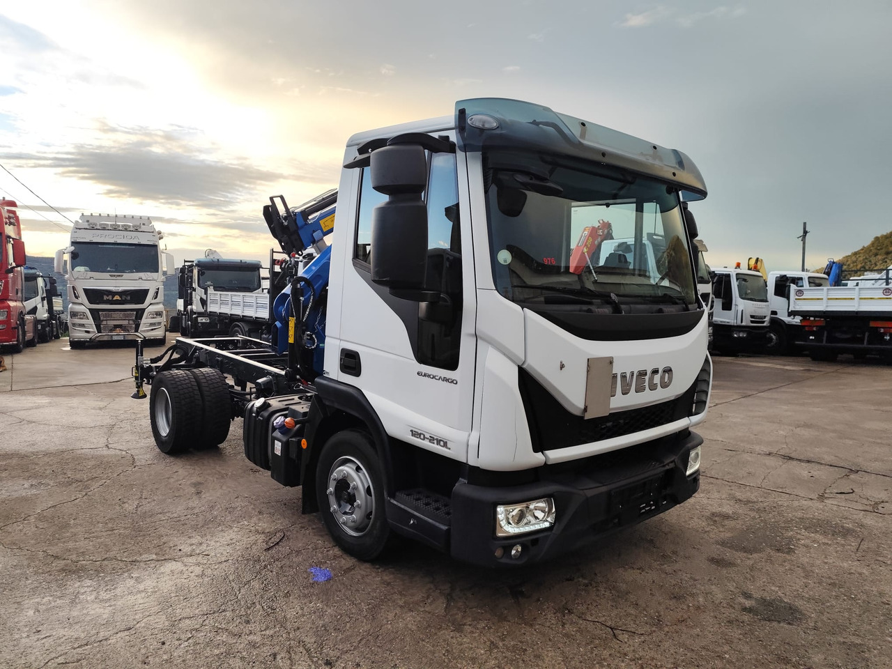 Camion con gru, Autocarro ribaltabile IVECO EUROCARGO 120-210: foto 45 Camion con gru, Autocarro ribaltabile IVECO EUROCARGO 120-210: foto 45