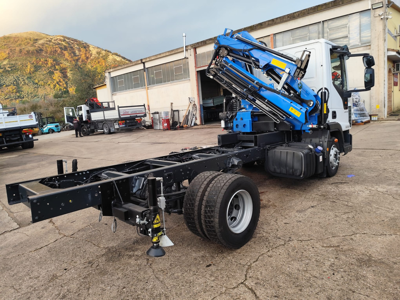 Camion con gru, Autocarro ribaltabile IVECO EUROCARGO 120-210: foto 31 Camion con gru, Autocarro ribaltabile IVECO EUROCARGO 120-210: foto 31