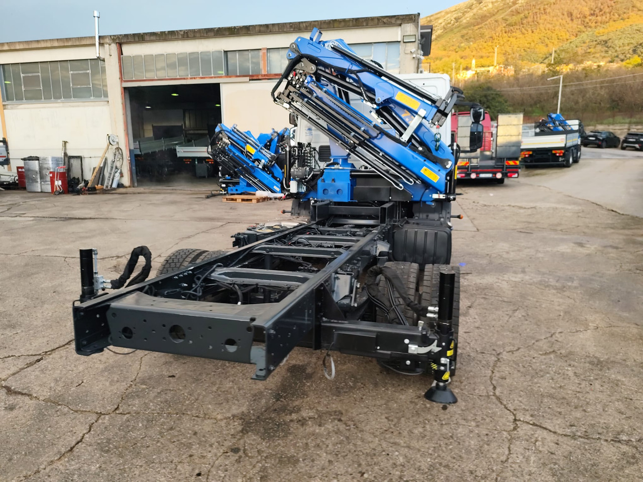 Camion con gru, Autocarro ribaltabile IVECO EUROCARGO 120-210: foto 16 Camion con gru, Autocarro ribaltabile IVECO EUROCARGO 120-210: foto 16