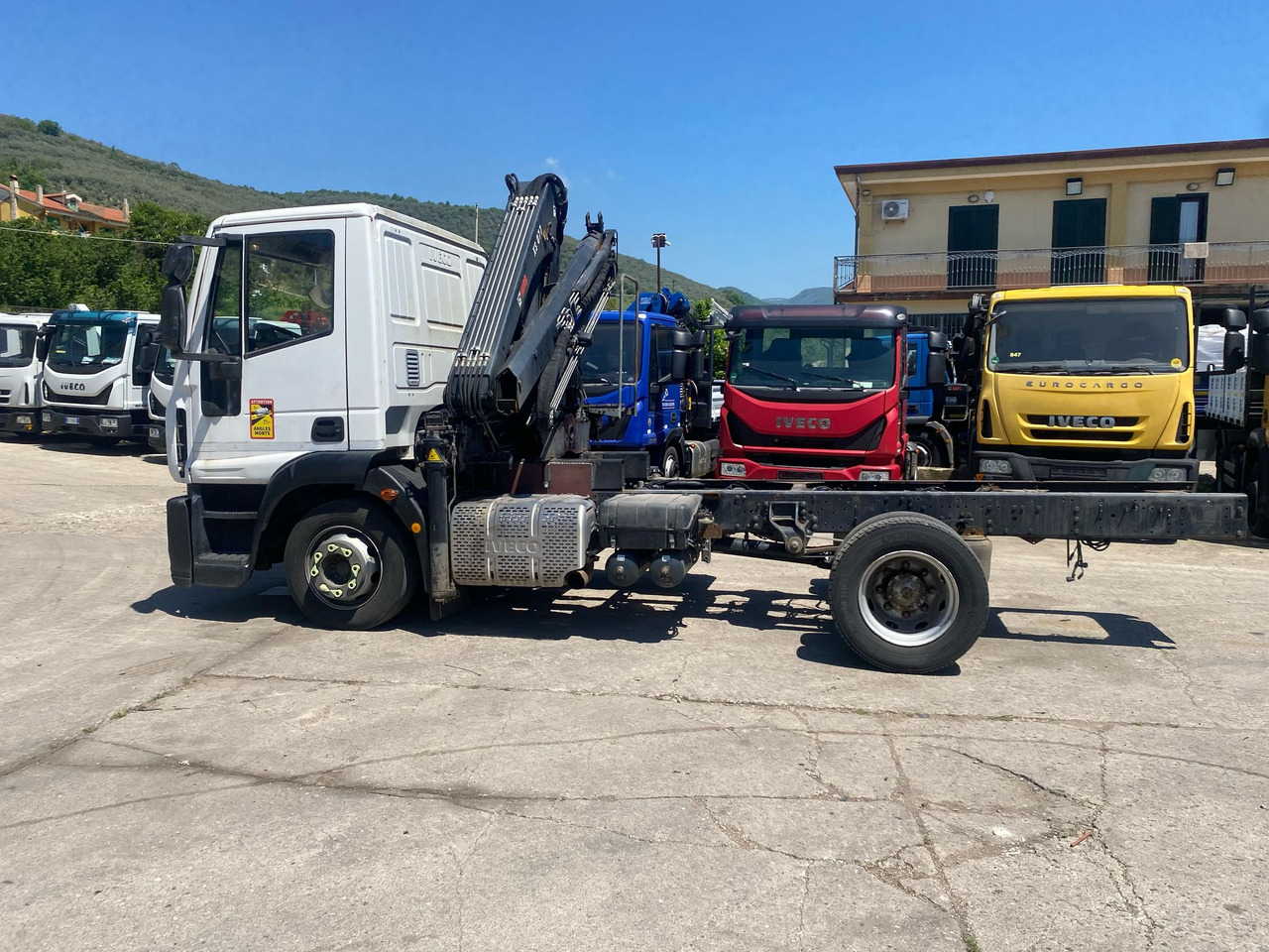 Camion con gru IVECO EUROCARGO 120E25: foto 9