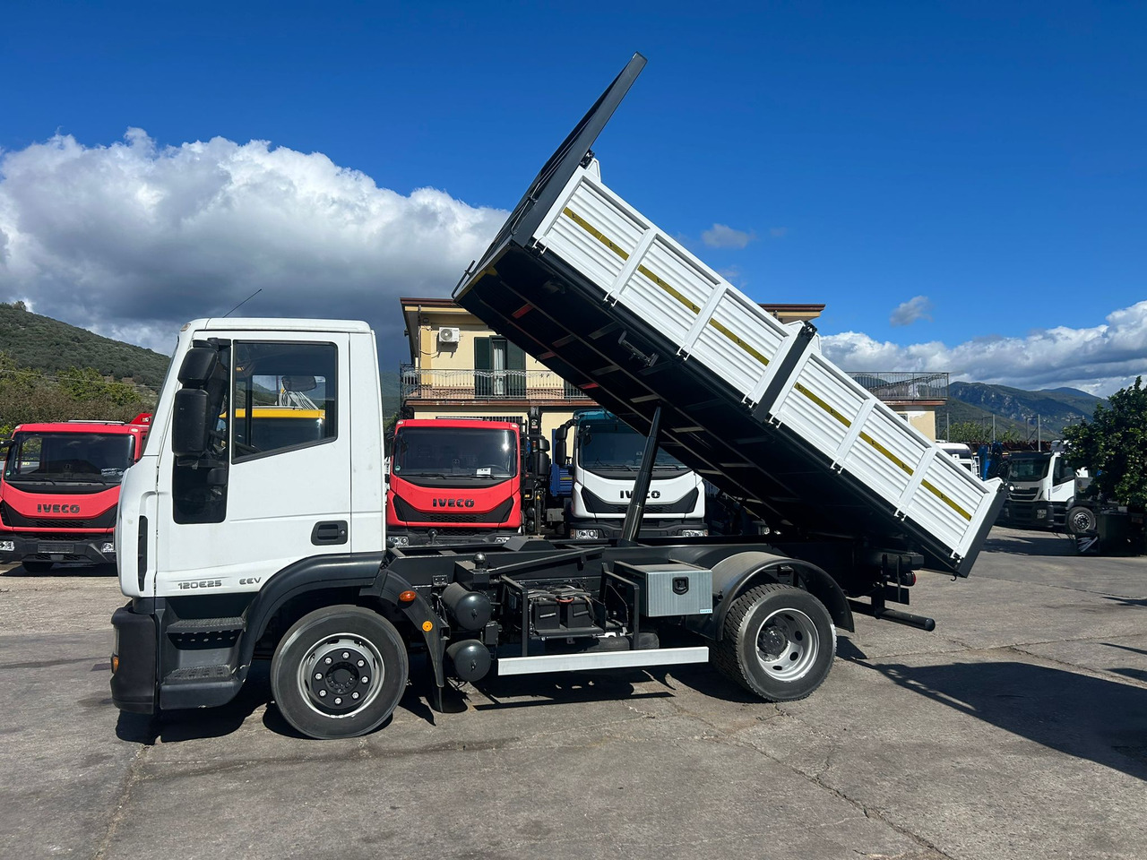 IVECO EUROCARGO 120E25 - Autocarro ribaltabile: foto 2 IVECO EUROCARGO 120E25 - Autocarro ribaltabile: foto 2