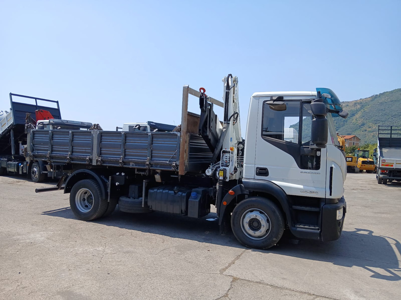 IVECO EUROCARGO 140-250 - Camion con gru: foto 5 IVECO EUROCARGO 140-250 - Camion con gru: foto 5