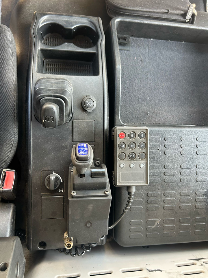 IVECO EUROCARGO 140-250 - Camion con gru: foto 5 IVECO EUROCARGO 140-250 - Camion con gru: foto 5