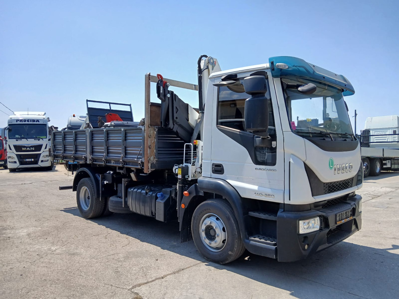 IVECO EUROCARGO 140-250 - Camion con gru: foto 4 IVECO EUROCARGO 140-250 - Camion con gru: foto 4