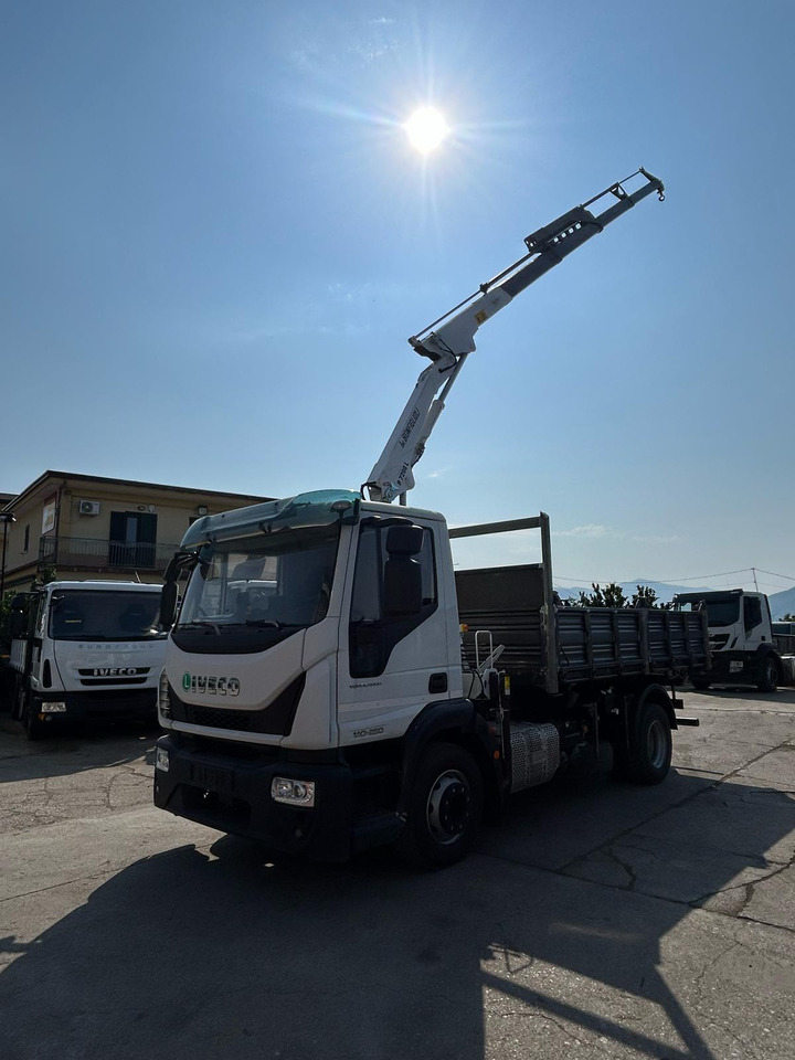 IVECO EUROCARGO 140-250 - Camion con gru: foto 2 IVECO EUROCARGO 140-250 - Camion con gru: foto 2