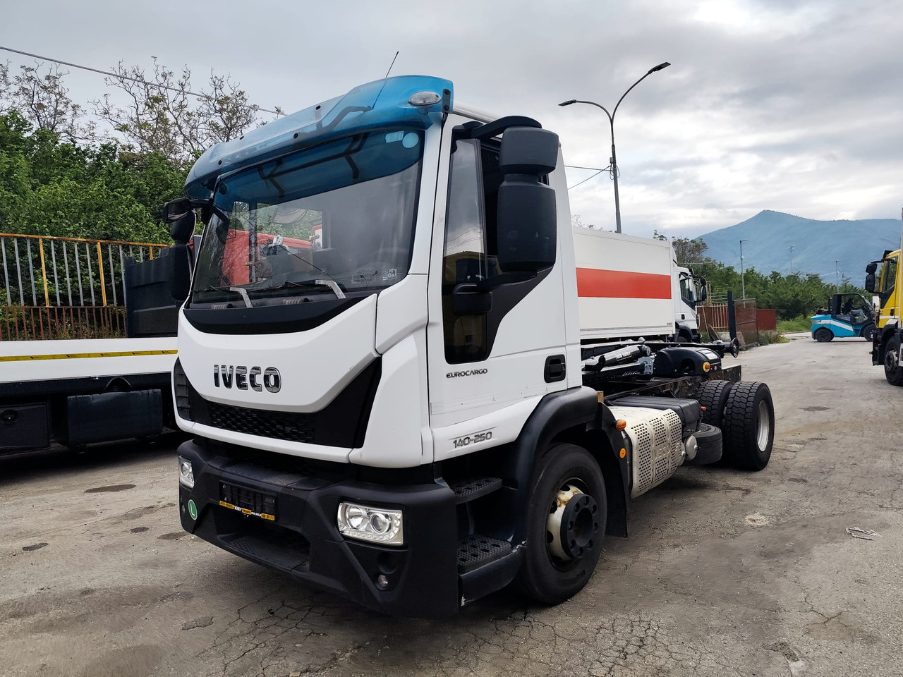 IVECO EUROCARGO 140-250 - Autocarro scarrabile: foto 1 IVECO EUROCARGO 140-250 - Autocarro scarrabile: foto 1