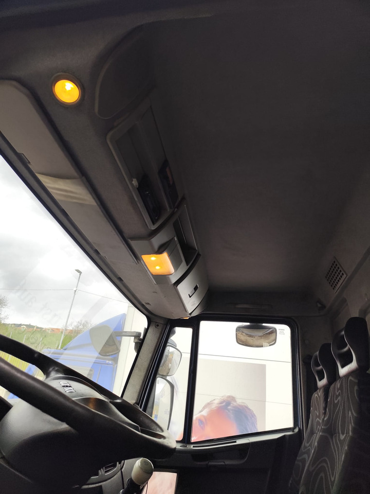 IVECO EUROCARGO 140E25 - Autocarro ribaltabile: foto 2 IVECO EUROCARGO 140E25 - Autocarro ribaltabile: foto 2