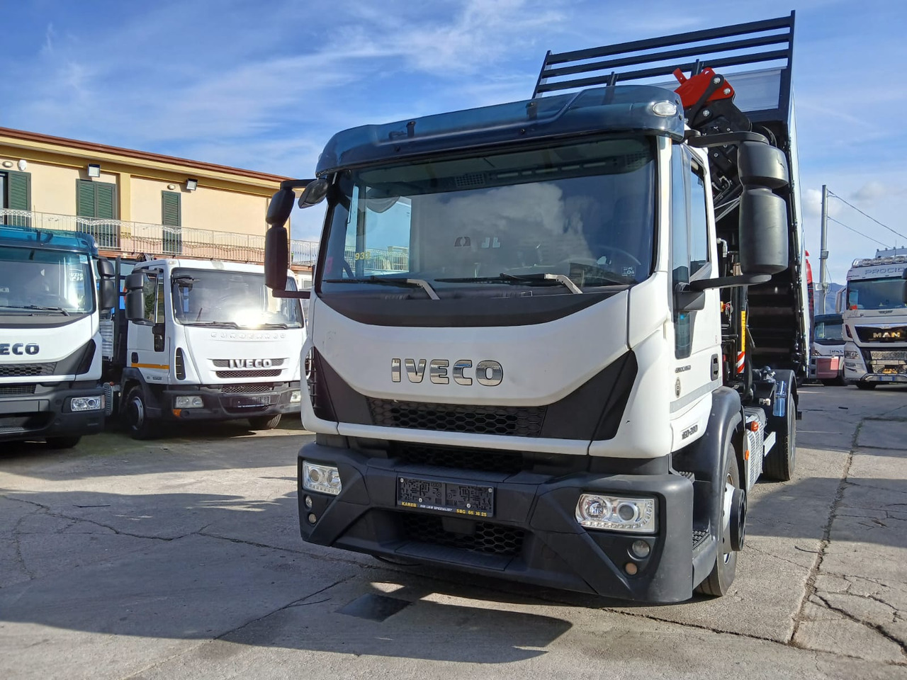 IVECO EUROCARGO 160-280 - Camion con gru: foto 3 IVECO EUROCARGO 160-280 - Camion con gru: foto 3