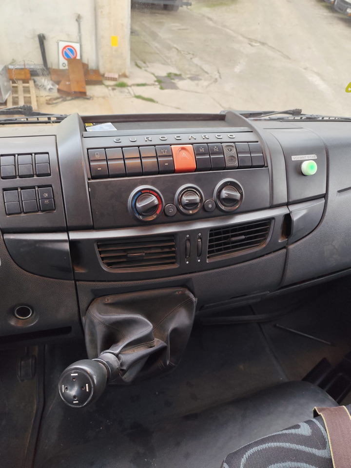 IVECO EUROCARGO 160E28 - Camion con gru: foto 4 IVECO EUROCARGO 160E28 - Camion con gru: foto 4