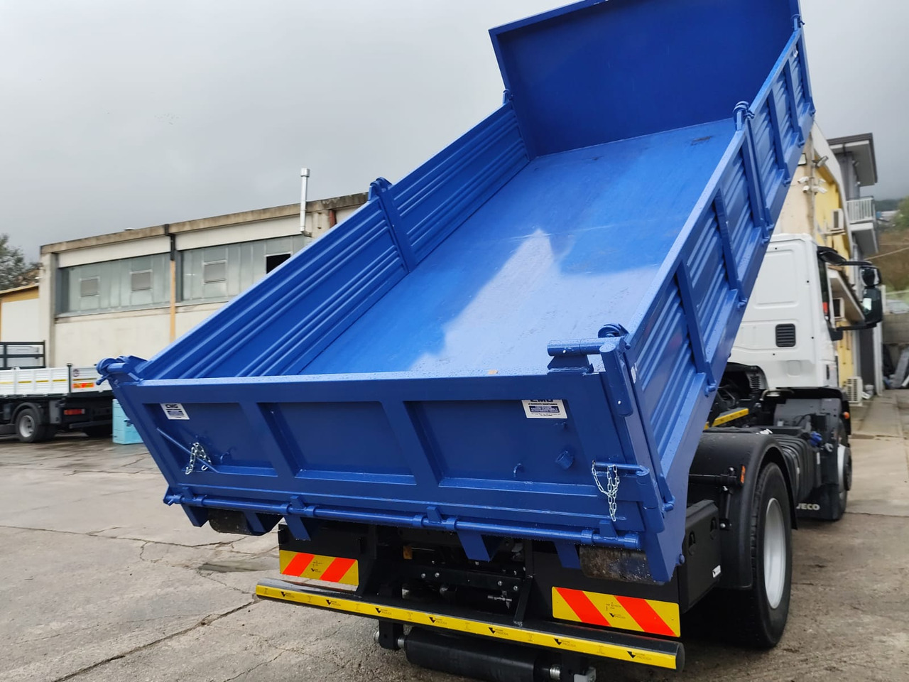 IVECO EUROCARGO 180-250 - Autocarro scarrabile, Camion con gru: foto 5 IVECO EUROCARGO 180-250 - Autocarro scarrabile, Camion con gru: foto 5