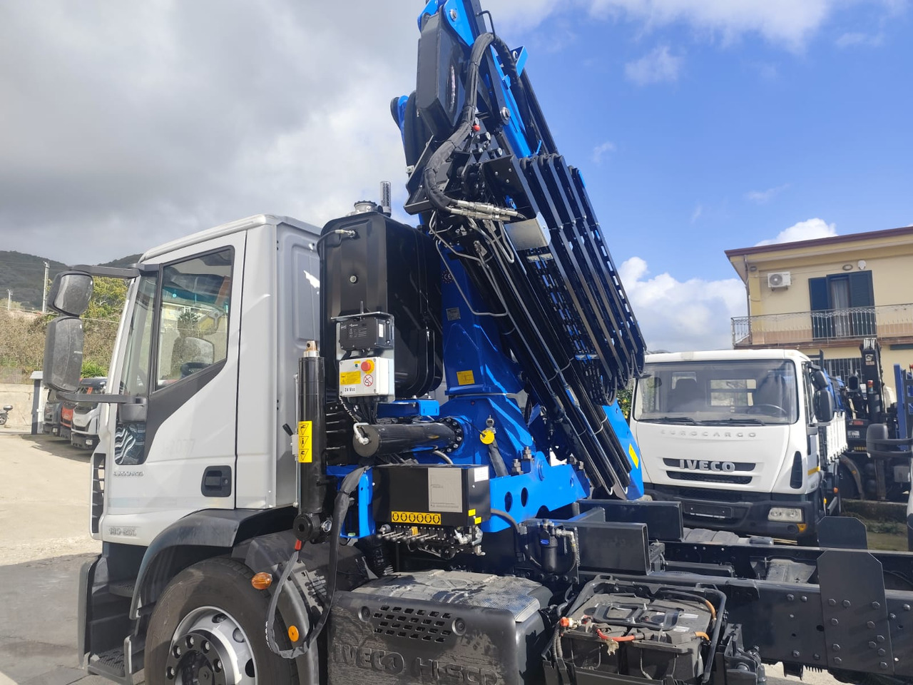 IVECO EUROCARGO 180-250 - Camion con gru, Camion con gru: foto 4 IVECO EUROCARGO 180-250 - Camion con gru, Camion con gru: foto 4