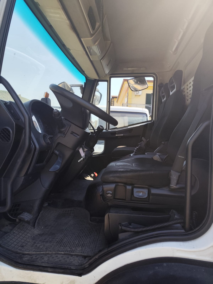 IVECO EUROCARGO 180-250 - Autocarro scarrabile, Camion con gru: foto 3 IVECO EUROCARGO 180-250 - Autocarro scarrabile, Camion con gru: foto 3