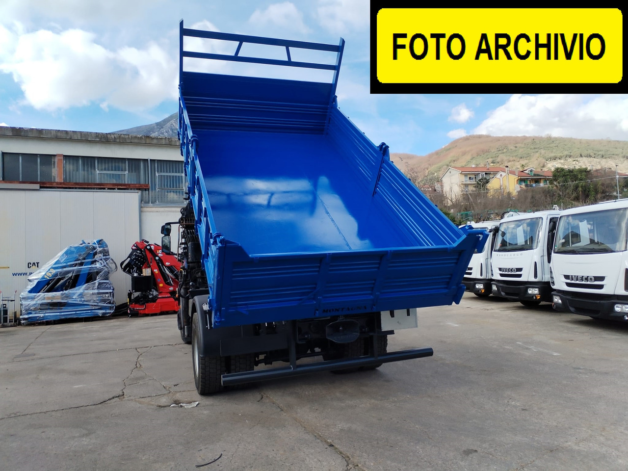 IVECO EUROCARGO 180-320 - Camion con gru: foto 3 IVECO EUROCARGO 180-320 - Camion con gru: foto 3